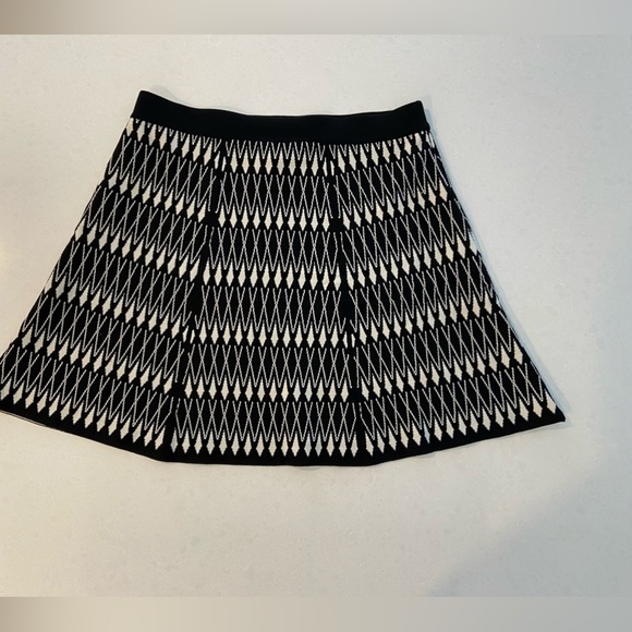 Max Studio Skater Knit Skirt Size Large - Picture 1 of 7